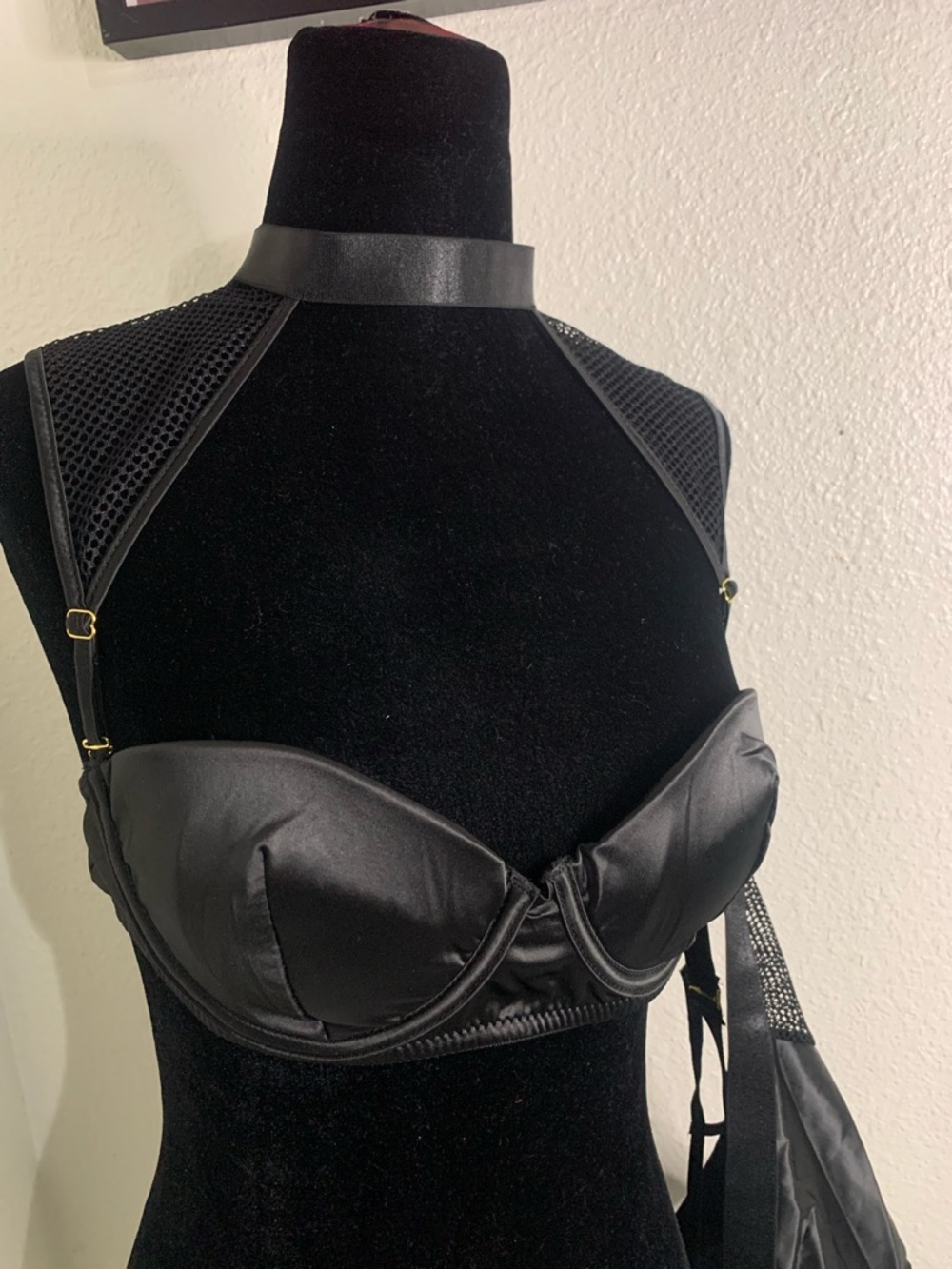 Two pieces set Black Satin Underwire Bra with Mesh Strapsi